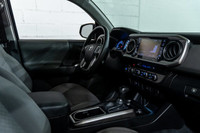 Francais: * Moteur : V6 de 3,5 L Engine: Moteur V6 3.5L L/100Km City: 13.0 L/100Km Hwy: 10.5 Safety... (image 8)