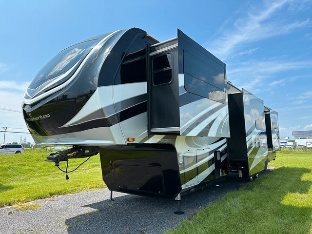  2019 Grand Design Solitude 379FLS Fifth wheels 2019 Grand Desin in Travel Trailers & Campers in Lanaudière - Image 3