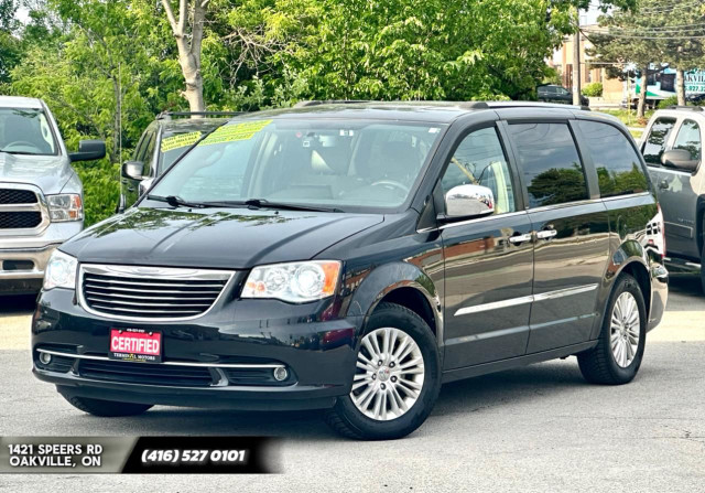 2014 Chrysler Town & Country Limited in Cars & Trucks in Oakville / Halton Region