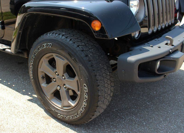 2018 Jeep Wrangler Golden Eagle*Low Ks**4x4*Bluetooth*Two Tops in Cars & Trucks in Windsor Region - Image 4