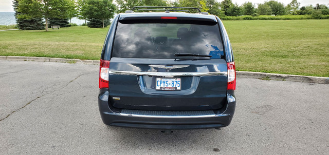 2014 Chrysler Town & Country Touring in Cars & Trucks in Oshawa / Durham Region - Image 4