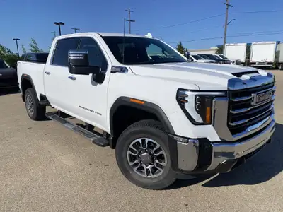 A perfect blend of rugged capability and refined comfort, the 2024 GMC Sierra 2500HD SLT arrives boa...