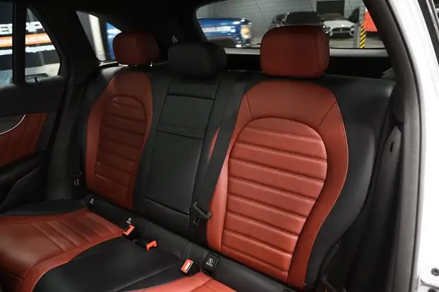 2022 Mercedes-Benz GLC43 AMG 4MATIC SUV Ensemble haut de gamme,  in Cars & Trucks in Laval / North Shore - Image 12