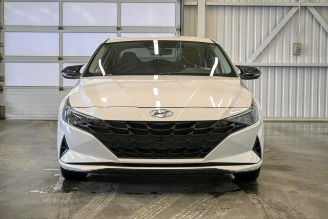 2022 Hyundai Elantra Preferred I4 2,0L , caméra , sièges chauffa in Cars & Trucks in Sherbrooke - Image 2