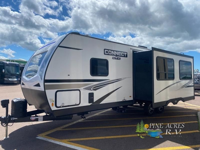 2022 KZ Connect C261RKK Rear Kitchen - Couples in Travel Trailers & Campers in Moncton - Image 3