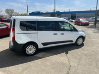 This exceptional one-owner, accident-free 7-passenger van has only 13,000 km and is a remarkable fin... (image 4)