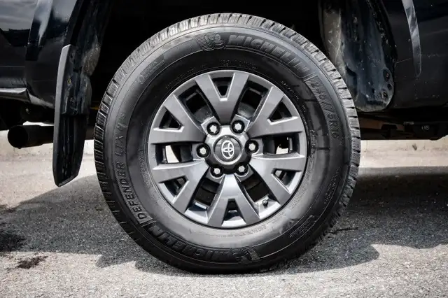 2022 Toyota Tacoma SR5 • SIDE STEPS • HEATED SEATS • CP/AA in Cars & Trucks in Kingston - Image 7