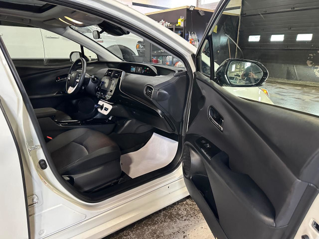 2018 Toyota Prius TOURING | FWD | HYRBID | SUNROOF in Cars & Trucks in City of Toronto - Image 4