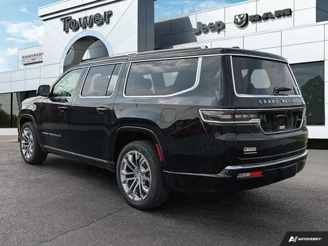 2023 Jeep Grand Wagoneer L Series II | Vented 1st and 2nd Row dans Autos et camions dans Calgary - Image 6