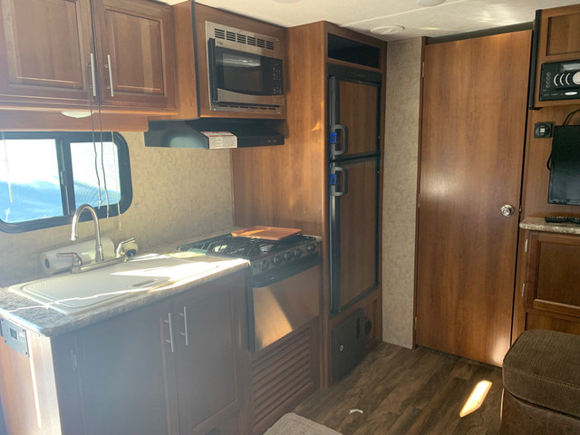 2017 TRACER AIR ULTRA LITE 4 SEASON RV (FINANCING AVAILABLE) in Travel Trailers & Campers in Strathcona County - Image 3