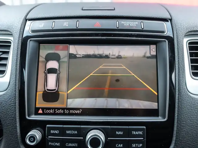 2015 Volkswagen Touareg Execline 3.6 - AWD | Pano Sunroof | 360  in Cars & Trucks in Saskatoon - Image 21