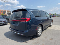 Apple CarPlay, Android Auto, 360 Camera, Synthetic Leather Seats, Heated Seats! This Chrysler Pacifi... (image 5)