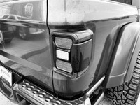 This Jeep Gladiator has a strong ERC 3.6L Pentastar(TM) VVT V6 engine w/ESS engine powering this Aut... (image 5)