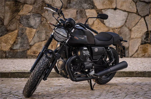 2023 Moto Guzzi V7 STONE in Street, Cruisers & Choppers in Delta/Surrey/Langley - Image 4