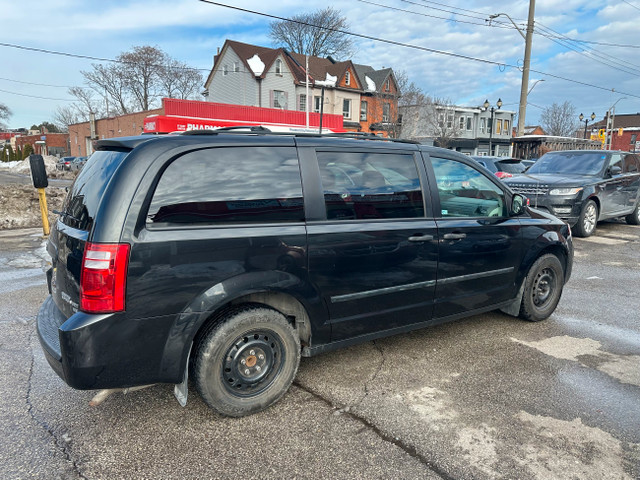 2010 Dodge Grand Caravan SE in Cars & Trucks in Hamilton - Image 3