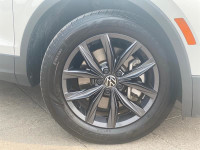 Humberview Volkswagen on the Queensway This Certified Pre-Owned 2022 Volkswagen Tiguan Comfortline 4... (image 8)
