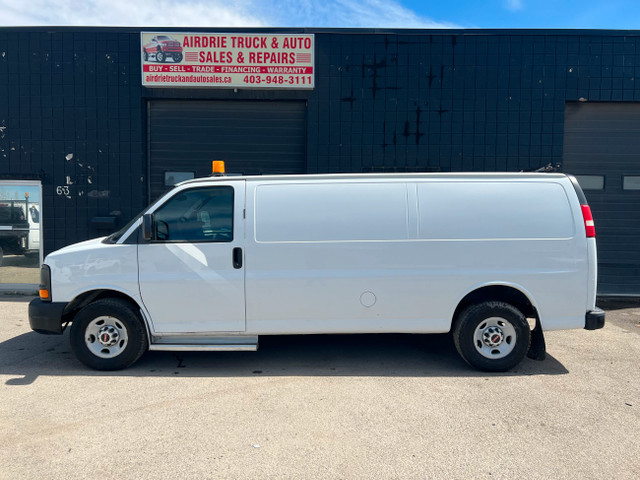 2013 GMC Savana 2500 Cargo Van EXT WB   in Cars & Trucks in Calgary