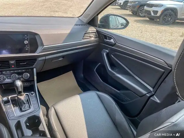 2021 Volkswagen Jetta Highline Sunroof Nav Capable in Cars & Trucks in St. Albert - Image 29