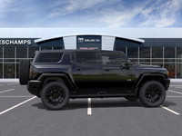 Le GMC Hummer EV 2025, un VUS 100% électrique, se distingue par son design audacieux, sa technologie... (image 4)