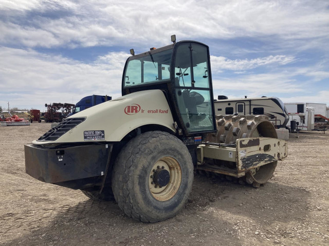 2006 Ingersoll Rand Vibratory Padfoot Compactor SD-122D TF in Heavy Equipment in Regina - Image 3