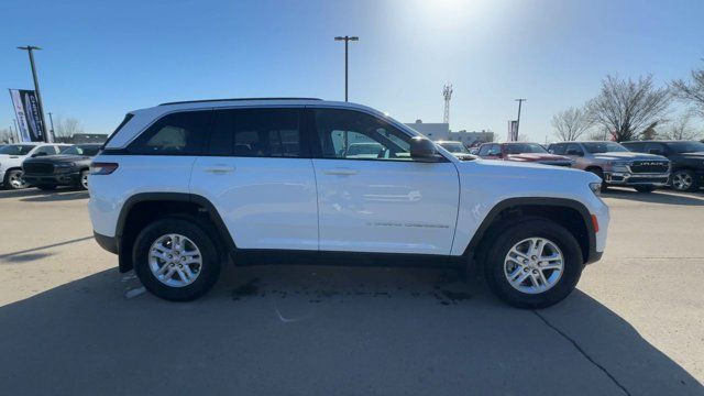 2025 Jeep Grand Cherokee Laredo | Heated Seats | Apple CarPlay in Cars & Trucks in Edmonton - Image 4