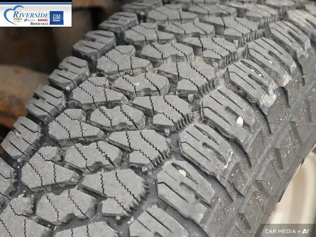 2006 GMC Sierra 2500HD SL in Cars & Trucks in Brockville - Image 7
