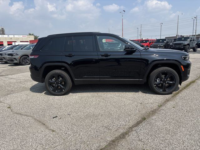 2025 Jeep Grand Cherokee Altitude in Cars & Trucks in Mississauga / Peel Region - Image 4