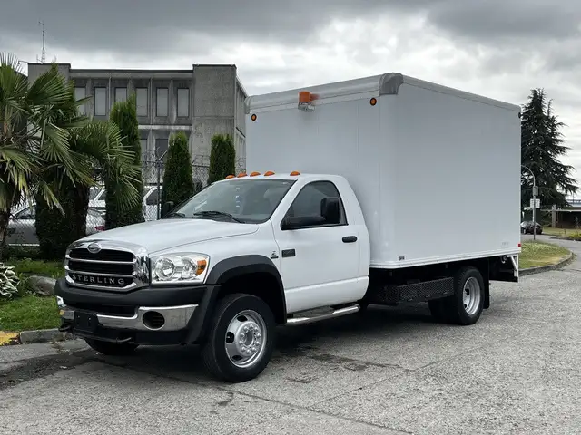 2008 Ram 5500 12 Foot Cube Van with Shelves in Heavy Trucks in City of Toronto - Image 6