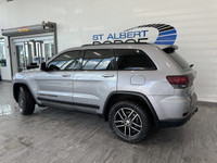 ENGINE: 5.7L HEMI VVT V8, BILLET METALLIC, TRAILHAWK LUXURY GROUP, COMMANDVIEW DUAL-PANE SUNROOF, BL... (image 1)
