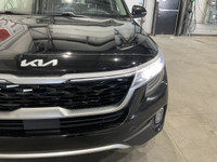 // JAMAIS ACCIDENTÉ! //Ce Kia Seltos 2023 version SX**CUIR**TOIT**AWD**NAVI**CAMERA RECUL**A/C** aff... (image 6)