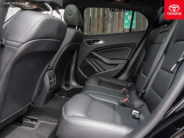 2019 Mercedes-Benz GLA 250 CLEAN CARFAX - ONE OWNER - LOW KMS... in Cars & Trucks in London - Image 18