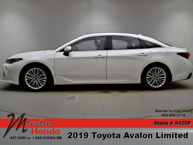  2019 Toyota Avalon Limited in Cars & Trucks in Moncton - Image 2