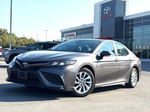 2023 Toyota Camry SE APPLE ANDROID CARPLAY / HEATED SEATS / REAR in Cars & Trucks in Cranbrook
