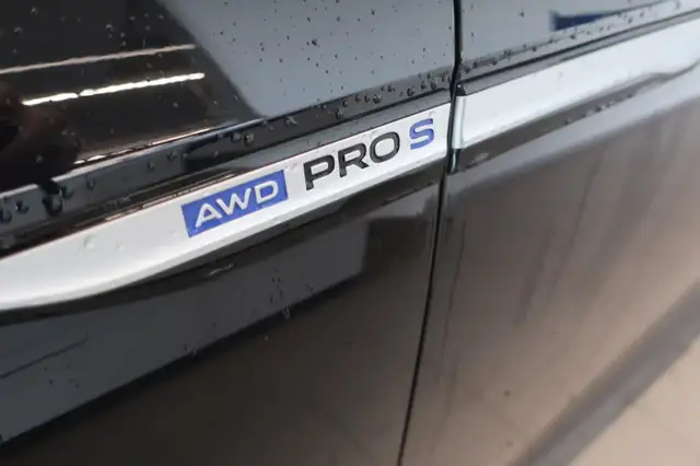 Volkswagen ID.4 Pro S AWD + Keyless + Thermopompe 2024 in Cars & Trucks in Lévis - Image 10