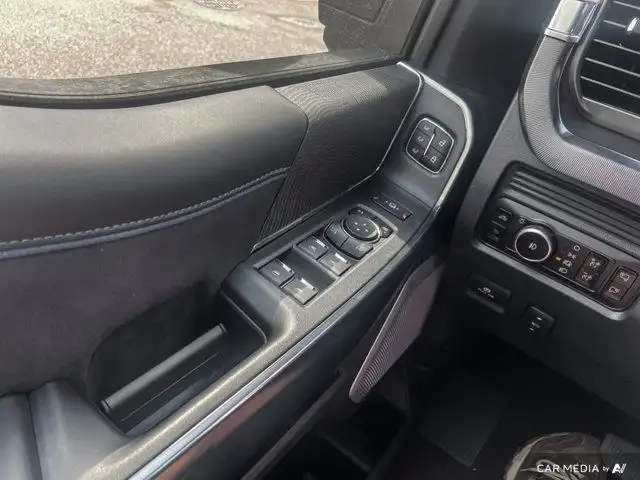 2025 Ford Super Duty F-250 SRW Platinum dans Autos et camions dans Brandon - Image 23