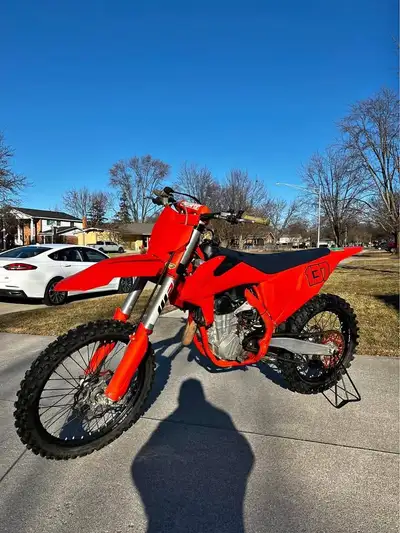 APPLY NOW: https://www.ridecollective.ca/get-pre-approved The 2021 KTM 450 SX-F is a premier motocro...