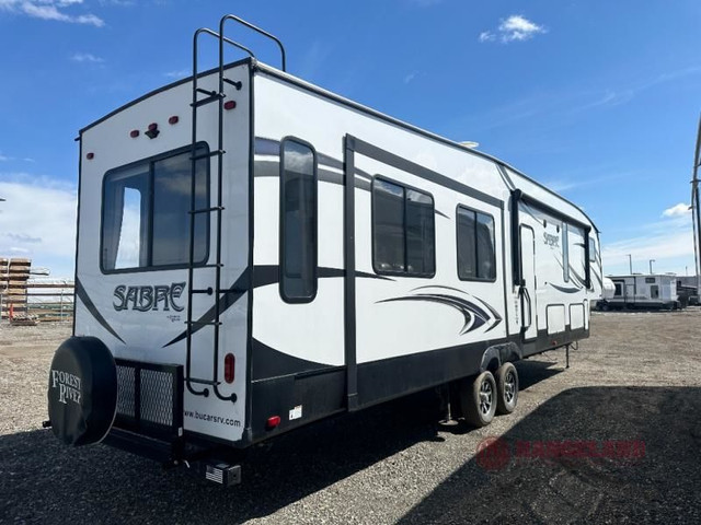 2019 Forest River RV Sabre 36BHQ in Travel Trailers & Campers in Calgary - Image 4