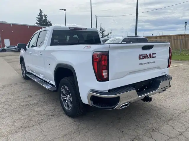 2025 GMC Sierra 1500 Crew Cab Standard Box 4-Wheel Drive SLE for in Cars & Trucks in Grande Prairie - Image 8