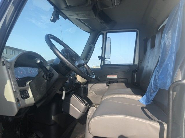 2016 IH CUMMINS, Automatic, Hydraulic Brakes in Heavy Trucks in Winnipeg - Image 3