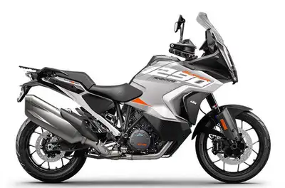Engine Type: V Twin Displacement: 79.4 cu. in. (1301 cc) Bore and Stroke: Bore: 4.25 in. (108 mm); S...