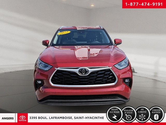 2022 Toyota Highlander in Cars & Trucks in Saint-Hyacinthe - Image 2