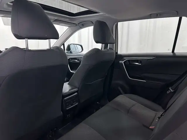 2020 Toyota RAV4 XLE AWD - TOIT OUVRANT - VOLANT CHAUFFANT - MAG in Cars & Trucks in Québec City - Image 26