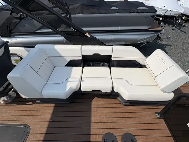 2025 Manitou Explore Switchback 26 Trifold SHP575 with Mercury R in Powerboats & Motorboats in Winnipeg - Image 15