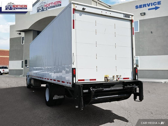 2017 Hino 338 BOX TRUCK CUBE VAN / BOX TRUCK POWER LIFT GATE in Cars & Trucks in Edmonton - Image 4
