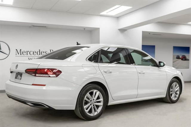 2021 Volkswagen Passat Highline 2.0T 6sp at w/Tip dans Autos et camions  à Winnipeg - Image 2