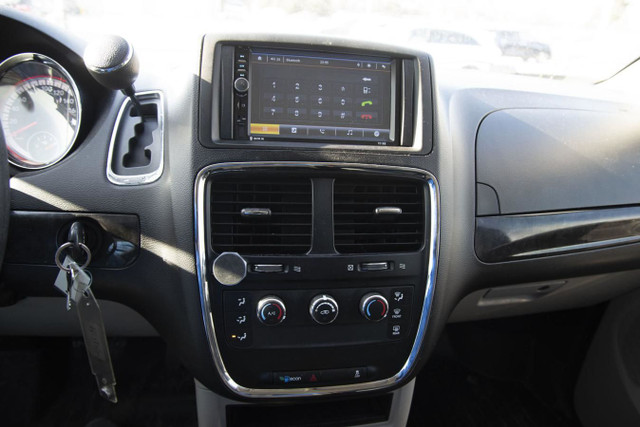 2013 DODGE GRAND CARAVAN SE in Cars & Trucks in Oshawa / Durham Region - Image 4