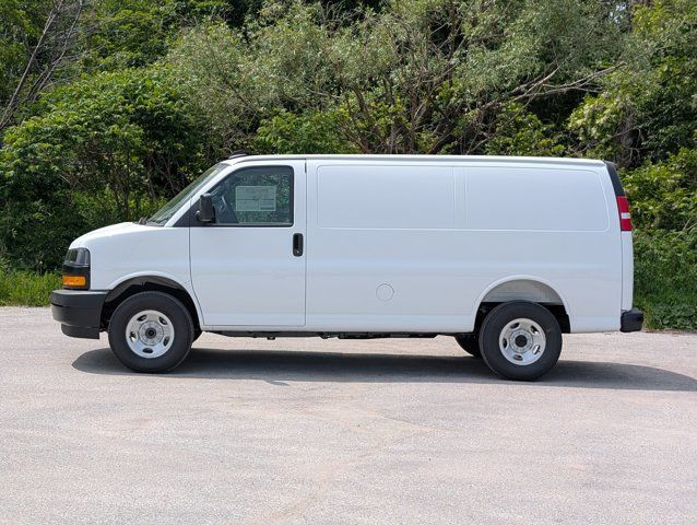 2025 Chevrolet Express Cargo Van - Power/Driver Convenience Pkg in Cars & Trucks in Barrie - Image 4