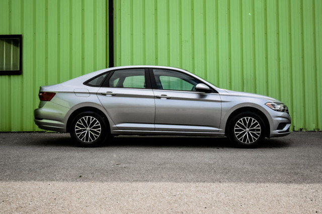 2021 Volkswagen Jetta Highline • SUNROOF • NAV • HEATED SEATS in Cars & Trucks in Cornwall - Image 2
