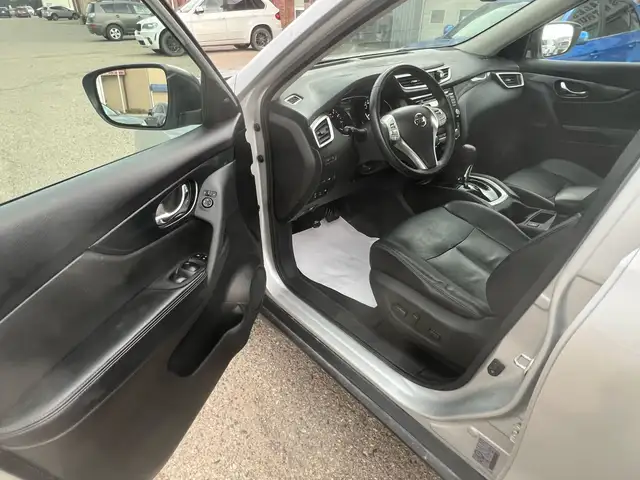 2016 Nissan Rogue SL in Cars & Trucks in Regina - Image 5