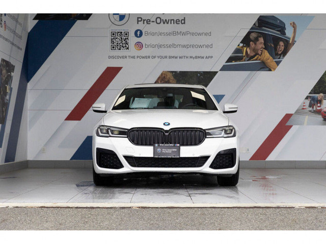 2022 BMW 5 Series 530e xDrive Plug-In Hybrid in Cars & Trucks in Vancouver - Image 3